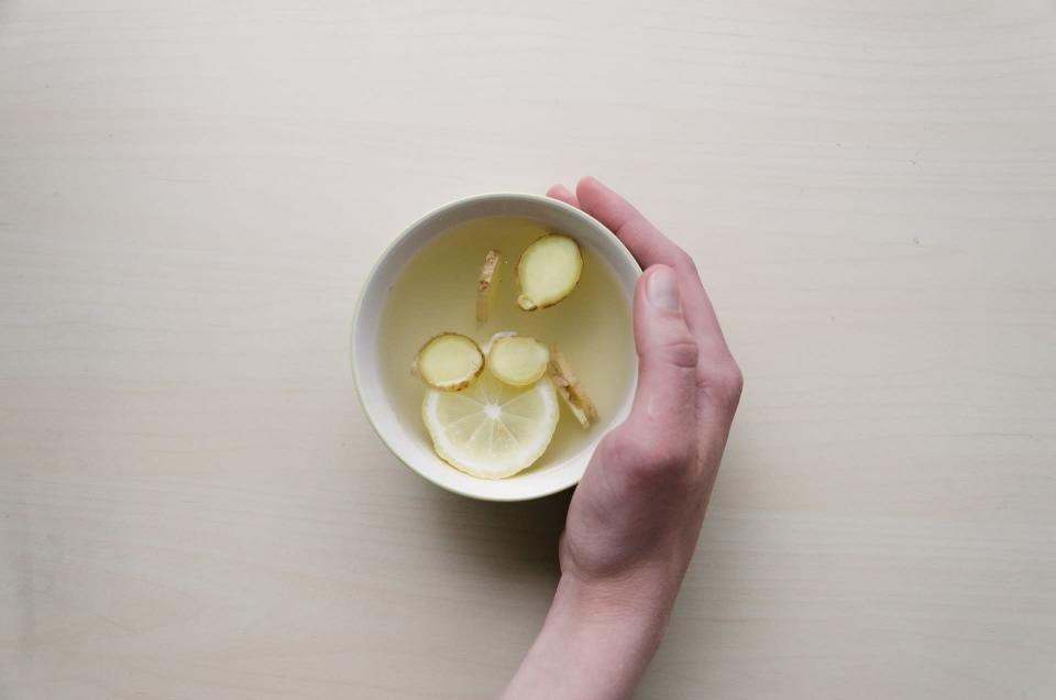 <p>Settle your tummy after dinner with a stomach-easing ginger and lemon brew [Photo: Pexels] </p>