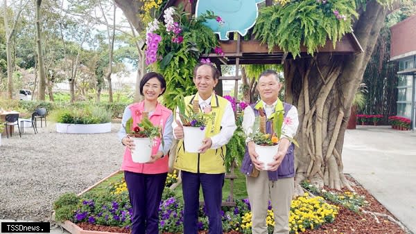 秋季花卉結合埔里傳統產業與三獻清醮為主題。（記者蔡秉榮攝）