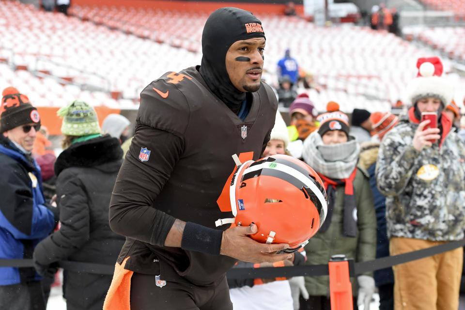 CLEVELAND, OHIO – DECEMBER 24: Deshaun Watson #4 of the <a class="link " href="https://sports.yahoo.com/nfl/teams/cleveland/" data-i13n="sec:content-canvas;subsec:anchor_text;elm:context_link" data-ylk="slk:Cleveland Browns;sec:content-canvas;subsec:anchor_text;elm:context_link;itc:0">Cleveland Browns</a> warms up prior to the game against the New Orleans Saints at FirstEnergy Stadium on December 24, 2022 in Cleveland, Ohio. (Photo by Nick Cammett/Getty Images)