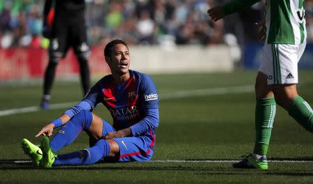 Football Soccer - Real Betis v Barcelona - Spanish Liga Santander - Benito Villamarin stadium, Seville, Spain - 29/01/2017 Barcelona's Neymar gestures during the match. REUTERS/Jon Nazca