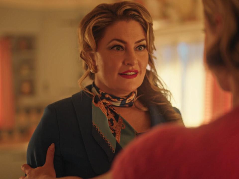 Mӓdchen Amick as Alice Cooper on the season seven finale of "Riverdale."