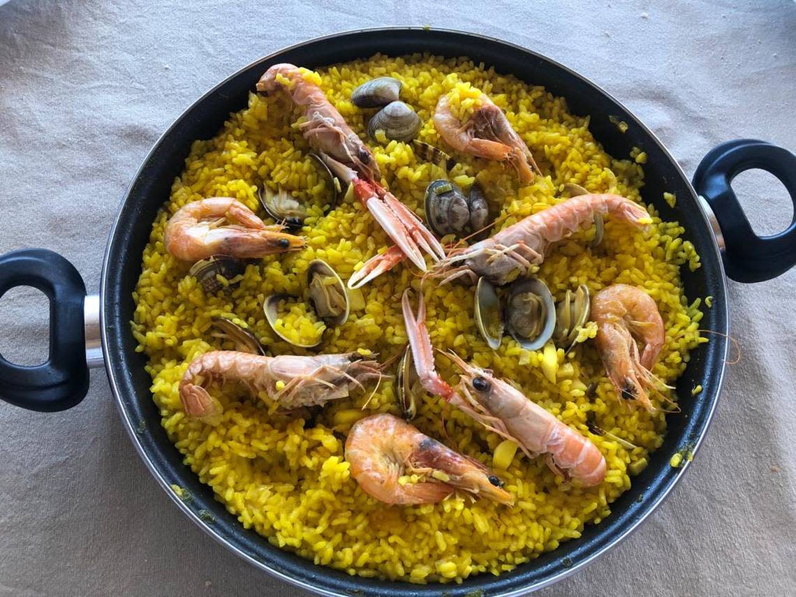 Seafood paella