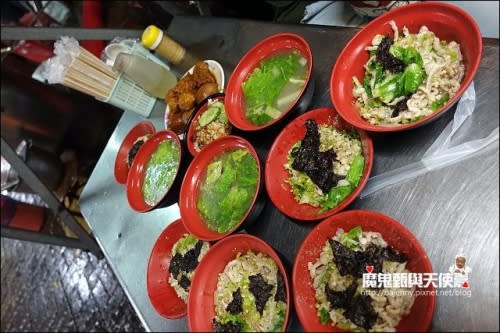 《小姑遊記》台南住宿景點美食~冰鄉八寶豆花/芒果牛奶冰．石精臼牛肉湯．花園夜市小吃．老房子麥克阿舍民宿