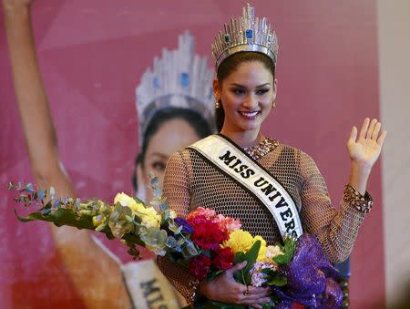 Miss Universe 2015 Pia Wurtzbach waves during a news conference at a hotel in Quezon city, metro Manila January 24, 2016, after her return to the Philippines. REUTERS/Romeo Ranoco