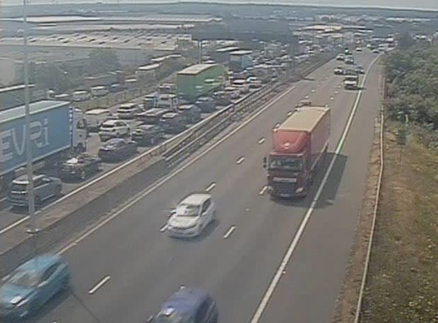 Traffic on the M25 approaching Dartford (traffic cameras)