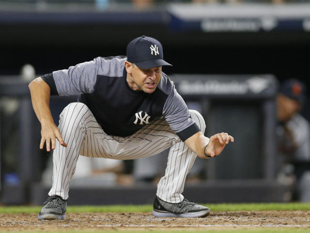 Joe West ejects Yankees' Boone amid clash with rookie ump