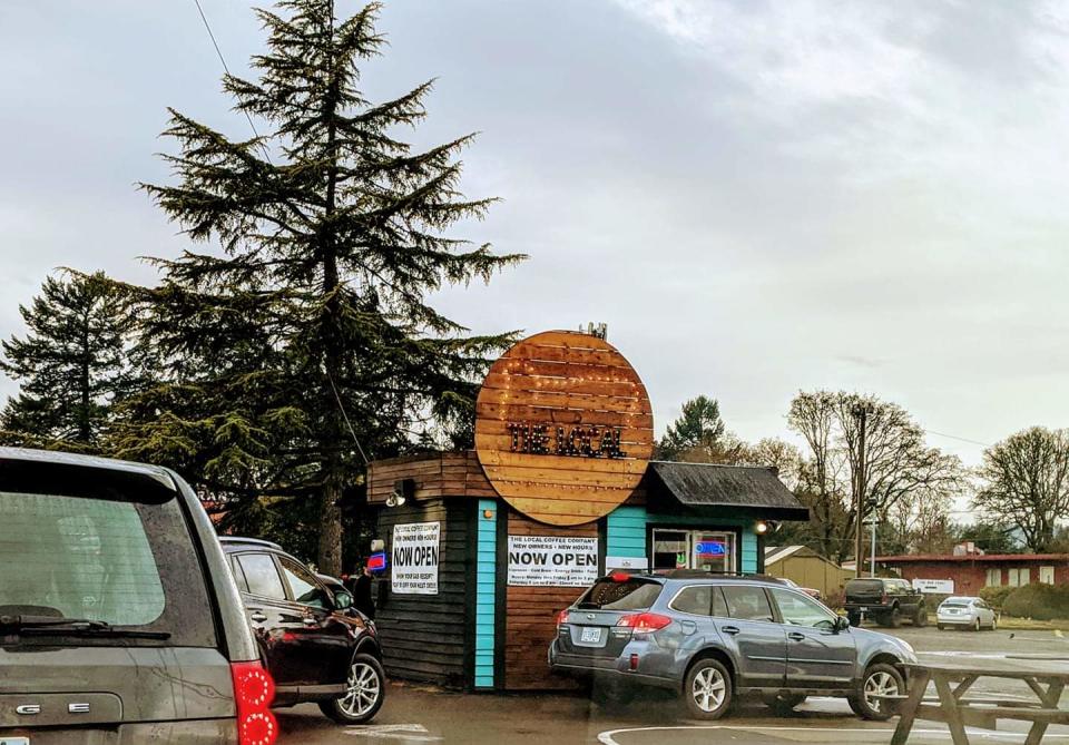 Cars lined up at the Local Coffee Company in Oak Grove, Oregon. (Photo courtesy of Pixie Adams) 