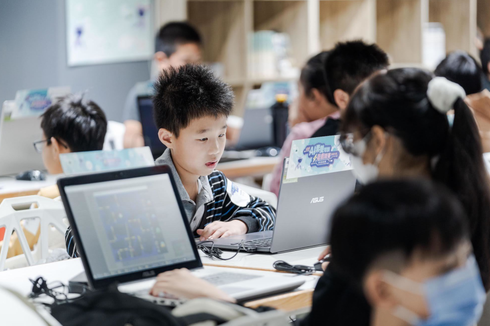 AI 素養教育偏鄉推廣 南投花蓮等10校參與AI遊戲競賽