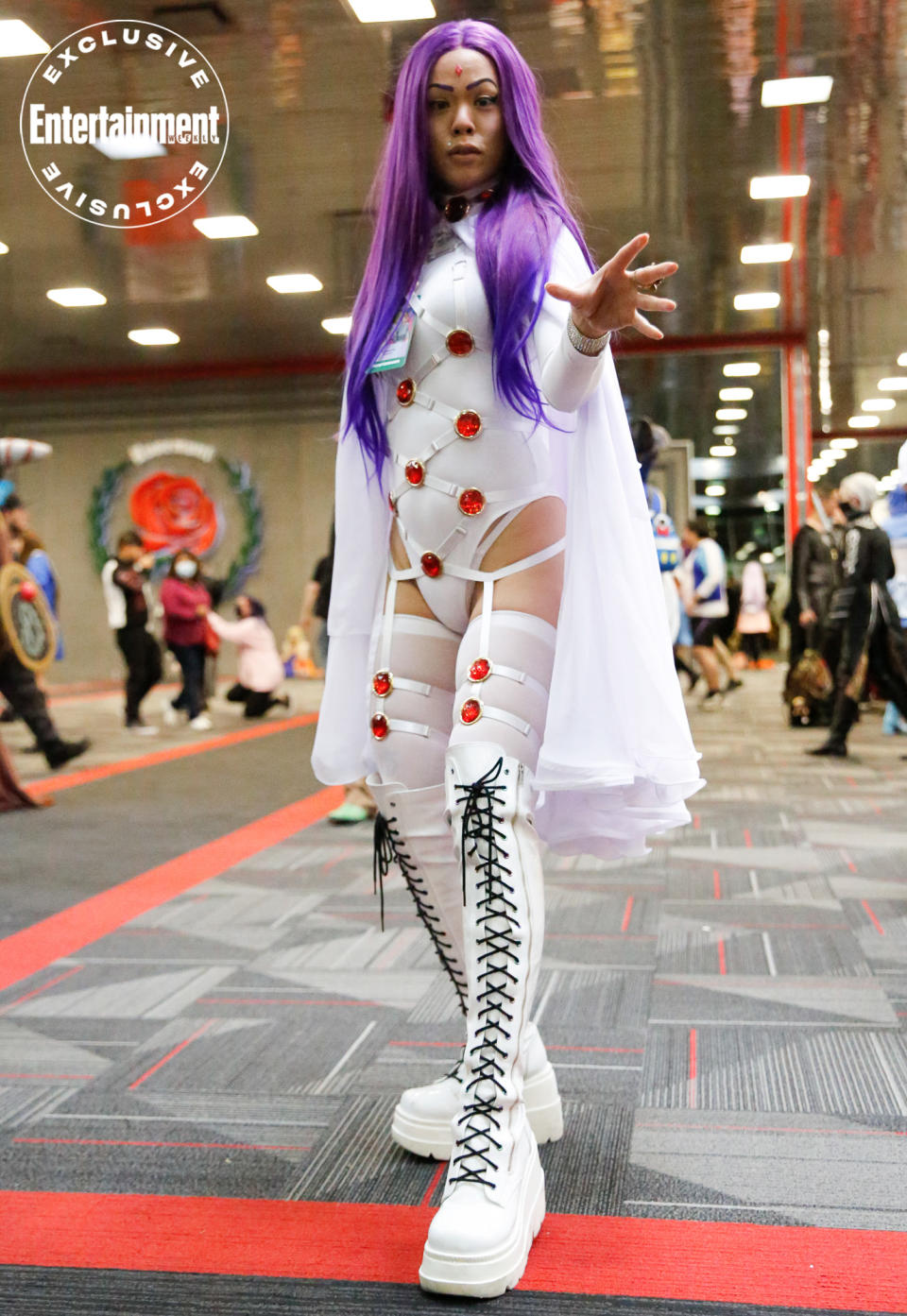 White Raven from <em>Teen Titans</em> cosplayer