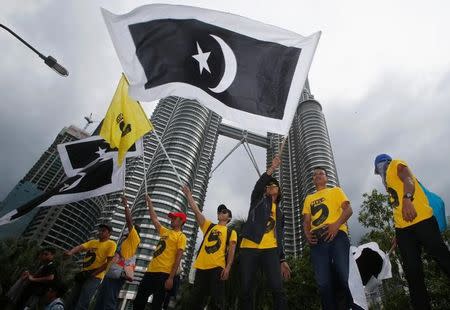 People react at a 1MDB protest organized by pro-democracy group Bersih, calling for Malaysian Prime Minister Najib Abdul Razak to resign, in Kuala Lumpur, Malaysia November 19, 2016. REUTERS/Edgar Su