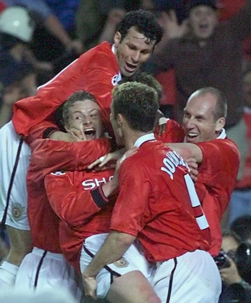 Ole Gunnar Solskjaer celebrates with his teammates after winning the final of the Champions League against Bayern Munich, 26 May 1999 at the Camp Nou Stadium in Barcelona.