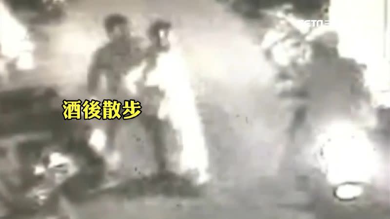 廖姓男子酒醉後和妻子散步回家。