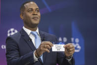 Duch soccer player and ambassador for the UEFA Champions League final in Istanbul Patrick Kluivert shows a ticket of soccer club FC Bayern Munich during the draw for the UEFA soccer Champions League quarter-finals at the UEFA Headquarters in Nyon, Switzerland, Friday, March 17, 2023. (Martial Trezzini/Keystone via AP)