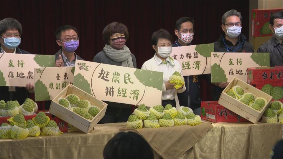 推銷鳳梨釋迦助農 拚經濟盧秀燕 饒慶鈴聯手大賣近5萬斤