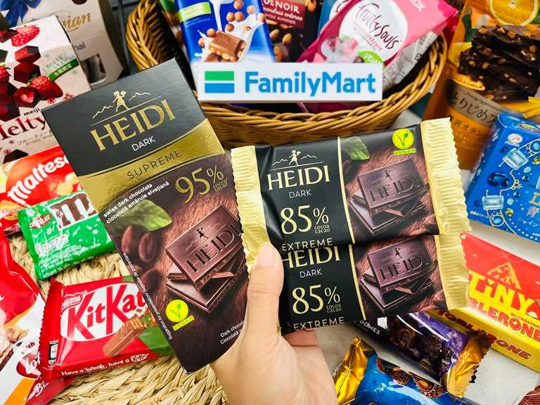 cvs獨家，「全家」推出瑞士巧克力第一品牌–赫蒂，分別有95%黑巧克力及85%純黑巧克力，方便隨身攜帶享用最原始醇厚的可可味。
