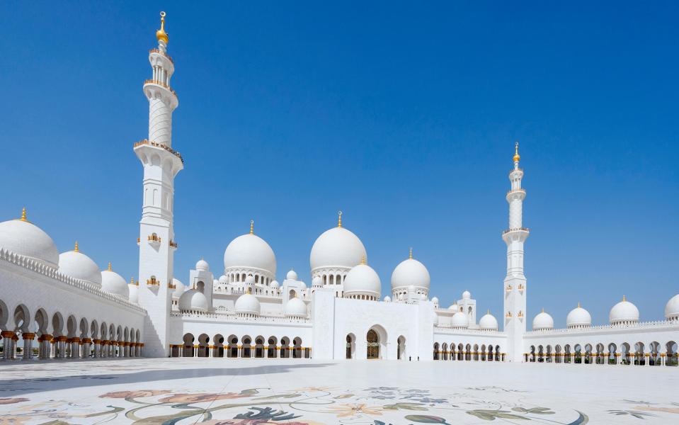 The most popular attractions in Abu Dhabi Sheikh Zayed Grand Mosque - Credit: © Urbanmyth / Alamy Stock Photo/Urbanmyth / Alamy Stock Photo
