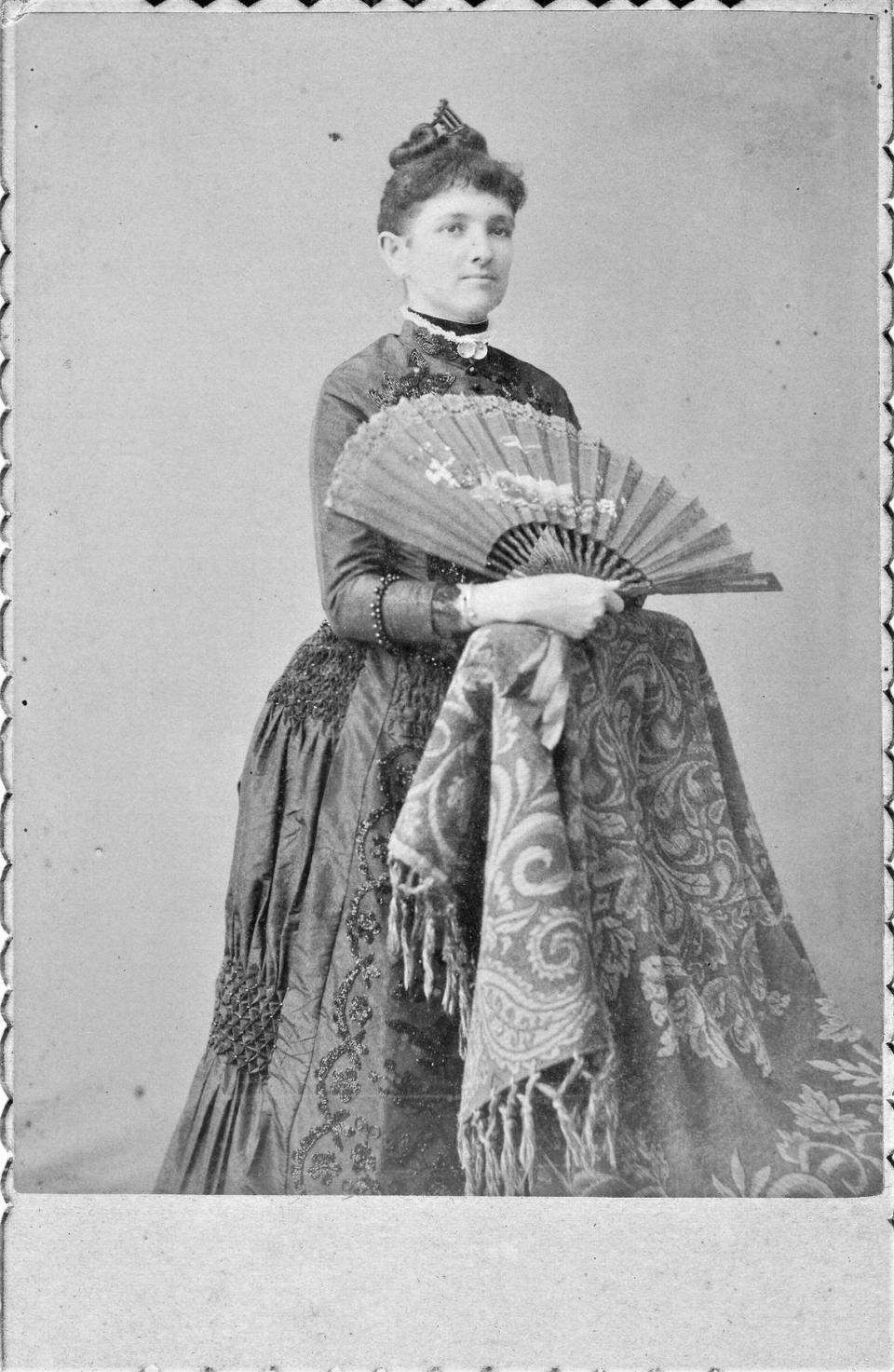 Tarjetón de Piedad Figueredo Vázquez, hija de Perucho Figueredo (en el exilio).  Fotógrafo Andrés I. Estévez, Key West, Florida. ca.1882-1884.  