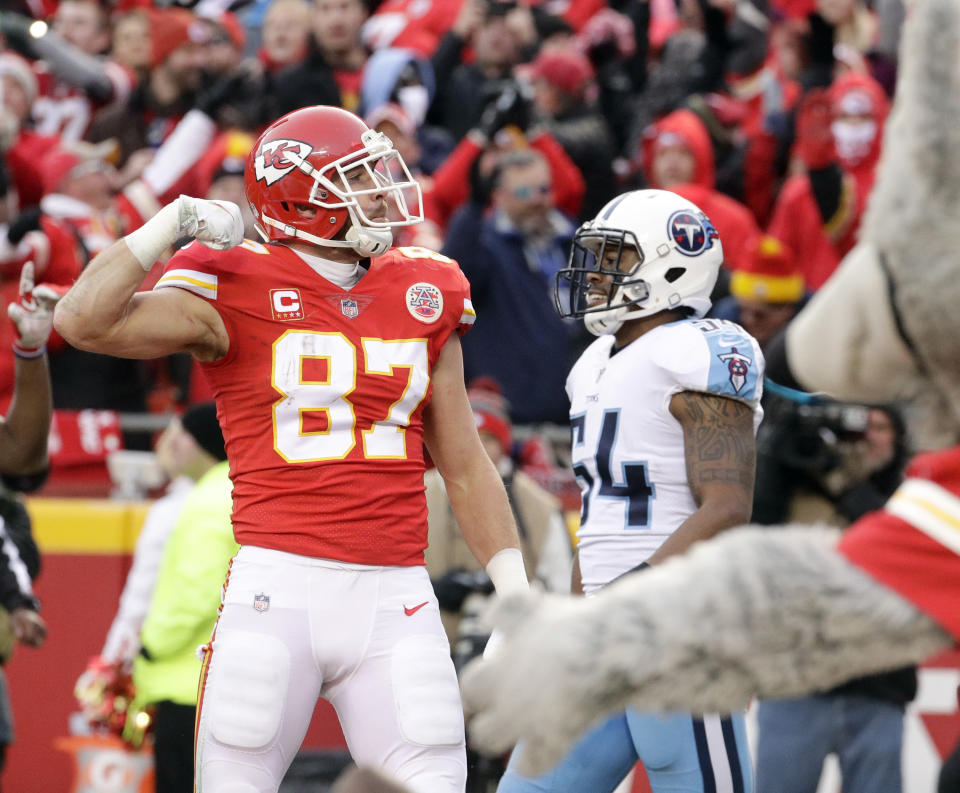 Kansas City Chiefs tight end Travis Kelce (87) celebrates his 13-yard touchdown catch against the Tennessee Titans. (AP)