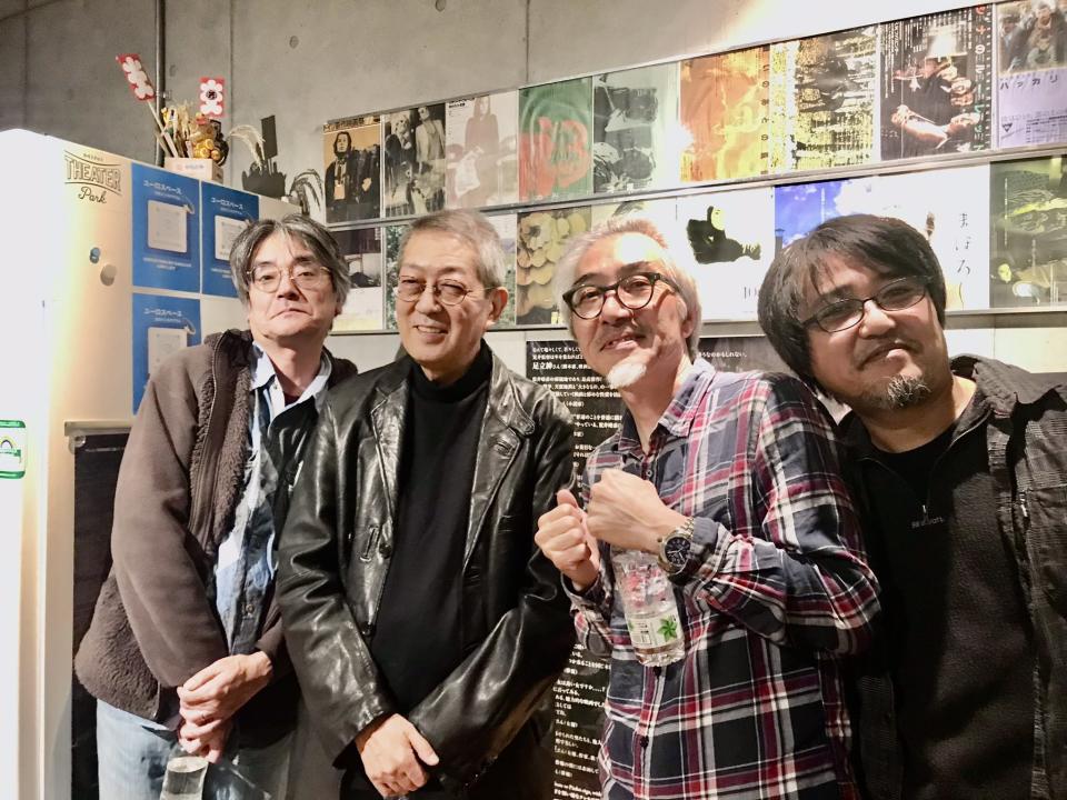 《花腐》在日本上映時，城定秀夫（右）、今岡信治（左）也都來力挺導演荒井晴彥（左二），右二為編劇之一的中野太。（翻攝自《花腐》Twitter）