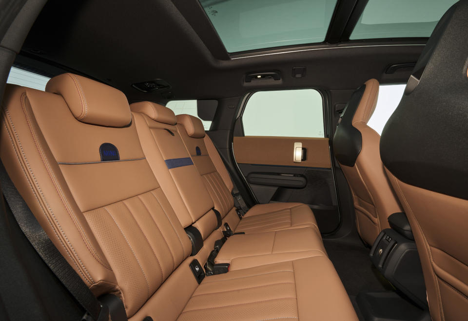 延續MINI Countryman備受車主好評的靈活空間配置，新世代MINI Countryman整體座艙空間亦有顯著提升，帶來更舒適的乘坐體驗。