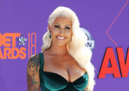 <p>Amber Rose wears bleached blonde soft waves that pop against her emerald green dress. (Photo: Getty Images) </p>