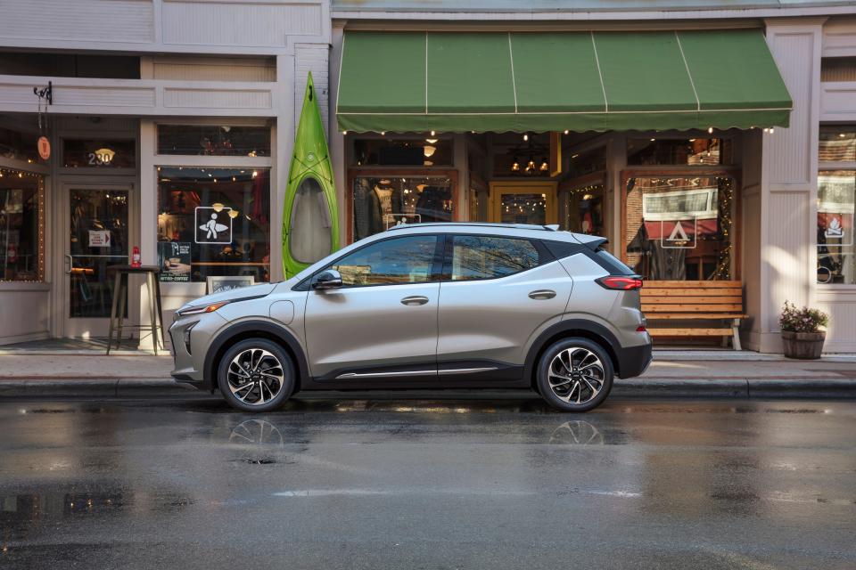 Chevrolet cut the 2022 Chevrolet Bolt EUV electric vehicle's price $6,300.