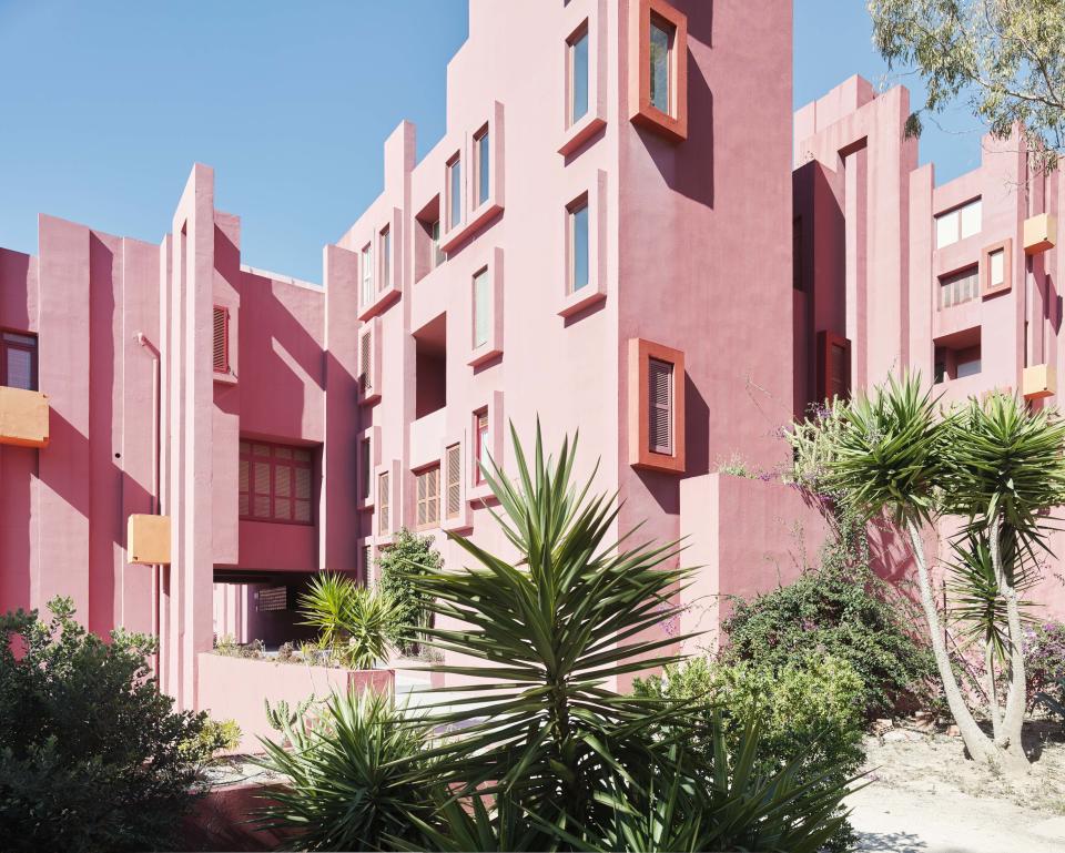 Bofill built this Moorish fortress–inspired housing complex called La Muralla Roja in Alicante, Spain, in 1973.