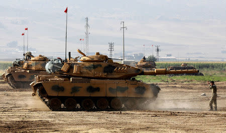 A Turkish tank maneuvers during a military exercise near the Turkish-Iraqi border in Silopi, Turkey, September 22, 2017. REUTERS/Umit Bektas