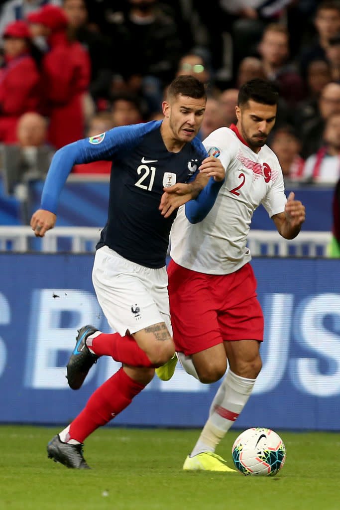 Si les Bleus poussent fort notamment grâce à Lucas Hernandez et à Moussa Sissoko, le score est toujours nul et vierge. Mais les occasions françaises se font de plus en plus dangereuses... (crédit Getty)