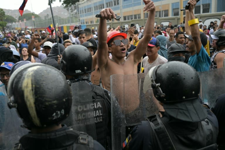 Opositores al gobierno del presidente venezolano Nicolás Maduro protestan en el barrio Catia de Caracas el 29 de julio de 2024 (YURI CORTEZ)