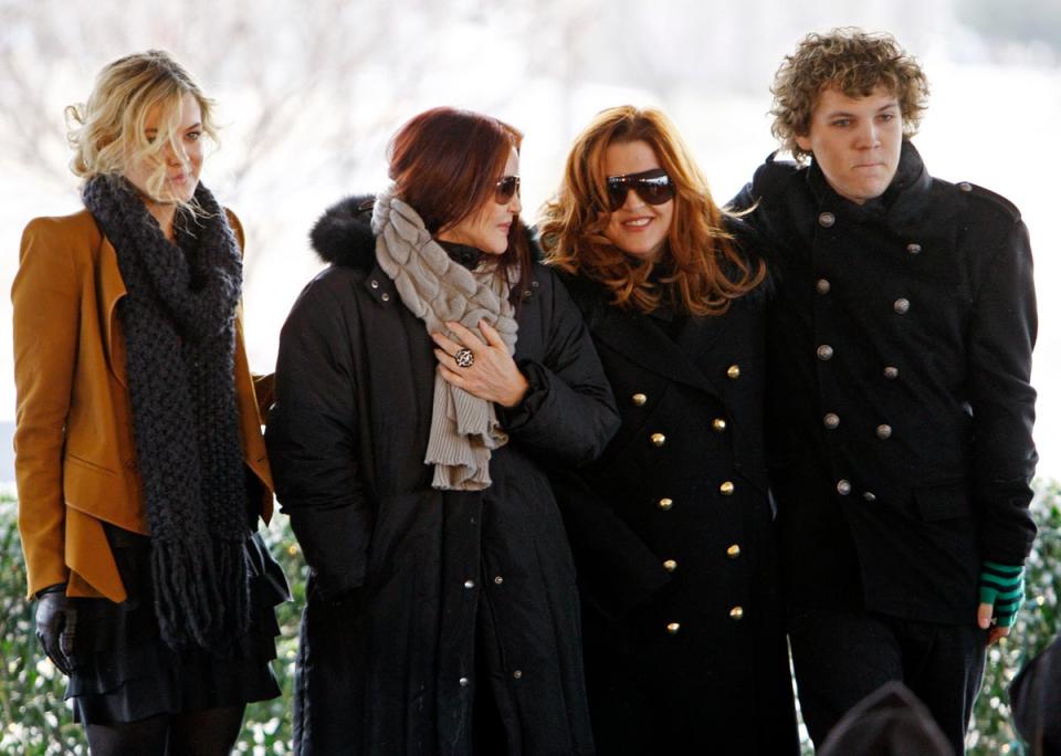 Lisa Marie Presley (left) and Bejamin Keough (right) at  a ceremony commemorating Elvis Presley’s 75th birthday, in Memphis, 2010 (AP)