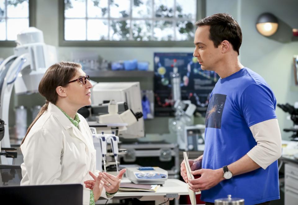 On The Big Bang Theory, Sheldon wants to spend more time working with Amy on their super-asymmetry project, but jeopardizes her actual job in the process.