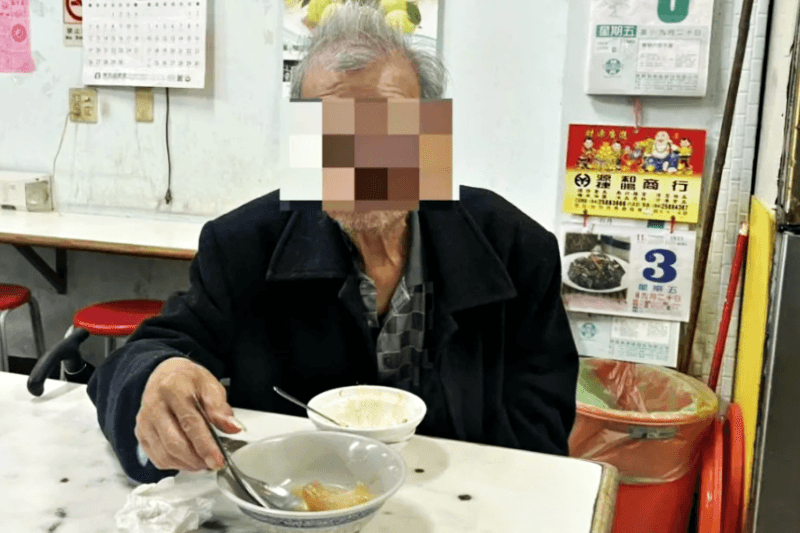 88歲老翁搭車130公里到台中東勢吃肉圓。（警方提供）