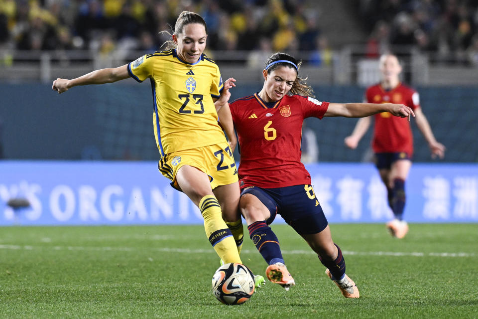 Sweden's Elin Rubensson, left, and Spain's Aitana Bonmati battle for the ball during the Women's World Cup semifinal soccer match between Sweden and Spain at Eden Park in Auckland, New Zealand, Tuesday, Aug. 15, 2023. (AP Photo/Andrew Cornaga)