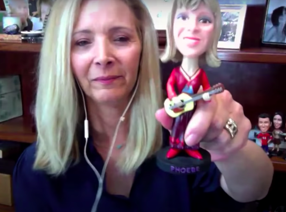 <h1 class="title">Lisa Kudrow - Kimmel - Phoebe bobblehead</h1><cite class="credit">YouTube</cite>