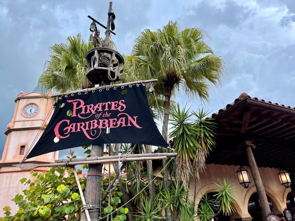 the pirates of the caribbean ride at disney world