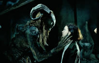 <p>Dieser spanischsprachige Film brachte Guillermo del Toro 2007 seine erste Oscarnominierung ein (für das beste Drehbuch) und konnte insgesamt drei Academy Awards erringen. In “Pans Labyrinth” geht es um die kleine Ofelia, die sich in einem grausamen Krieg in eine Fantasiewelt flüchtet.<br>(Foto: ddp) </p>