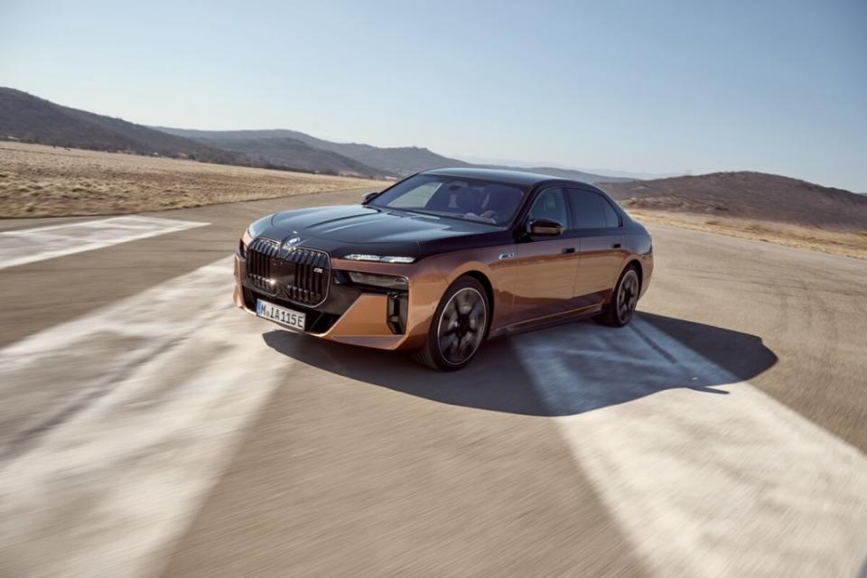 bmw-i7-m70-xdrive-the-calm