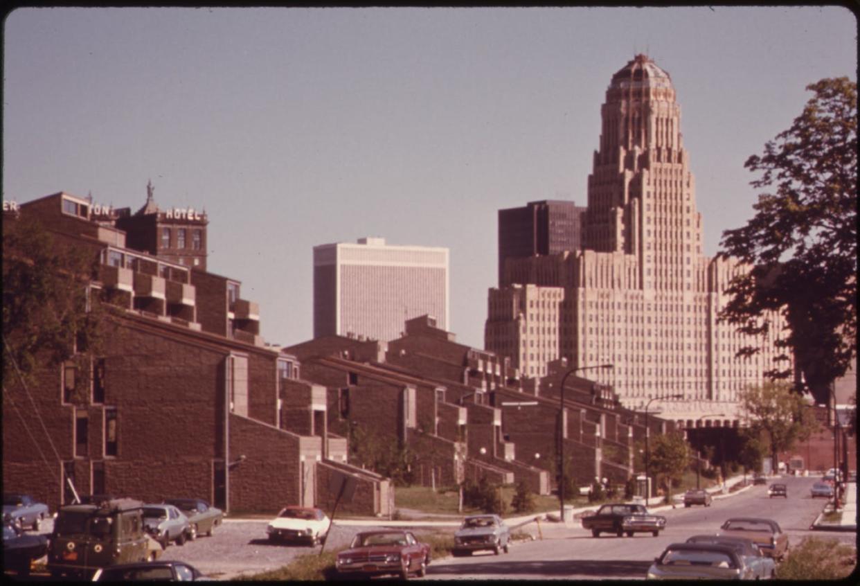 <span class="caption">A 1974 photograph of Buffalo's Shoreline Apartments.</span> <span class="attribution"><a class="link " href="https://commons.wikimedia.org/wiki/File:NEWLY_CONSTRUCTED_APARTMENTS_IN_DOWNTOWN_BUFFALO_NEAR_THE_WATERFRONT_-_NARA_-_552042.jpg" rel="nofollow noopener" target="_blank" data-ylk="slk:George Burns/National Arcvhives at College Park;elm:context_link;itc:0;sec:content-canvas">George Burns/National Arcvhives at College Park </a></span>