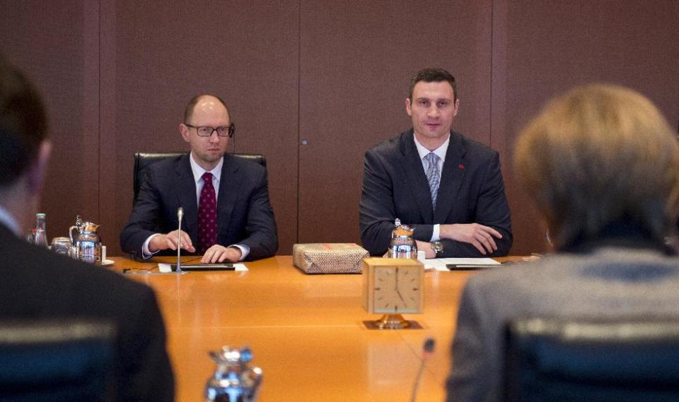 German Chancellor Angela Merkel, right, talks to Ukrainian opposition leaders Vitali Klitschko, center, and Arseniy Yatsenyuk, left, Monday, Feb. 17, 2014 at the chancellery in Berlin to discuss the country's crisis. The former Soviet nation has been in chaos since November when President Viktor Yanukovych ditched a planned EU trade and political pact in favour of closer ties with Moscow. (AP Photo/Johannes Eisele, Pool)