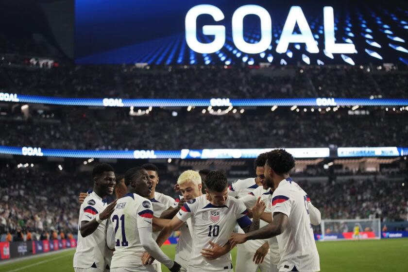 Christian Pulisic (10) of the United States celebrates after scoring against Mexico during the second half of a CONCACAF Nations League semifinals soccer match Thursday, June 15, 2023, in Las Vegas. (AP Photo/John Locher)