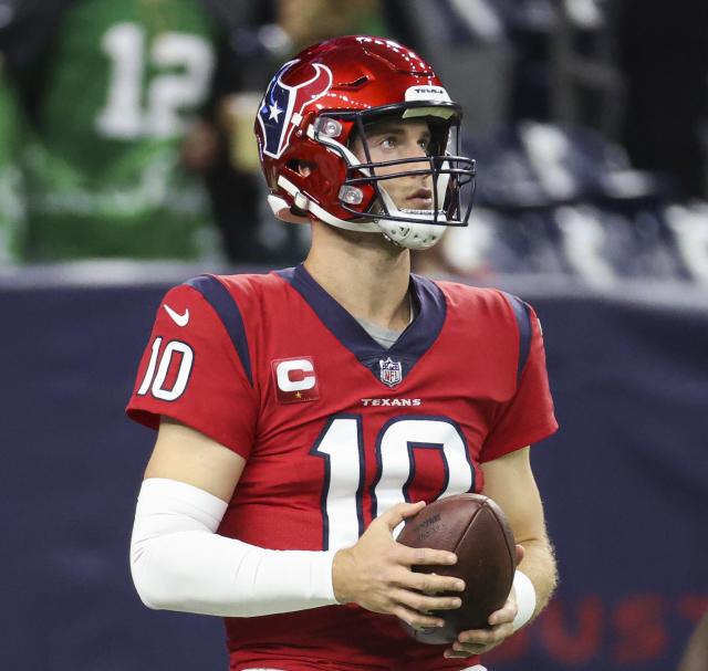 WATCH: Texans' Davis Mills throws touchdown pass to Teagan Quitoriano  against the Eagles