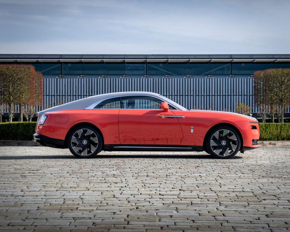 2024 rolls royce spectre bespoke escapism