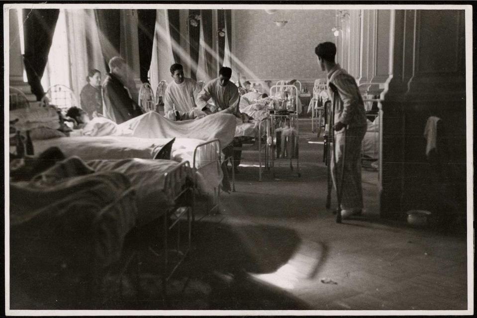 <span class="caption">Heridos en el Hospital Militar de Madrid donde están atendiendo a enfermos y heridos durante la Guerra Civil.</span> <span class="attribution"><a class="link " href="http://bdh.bne.es/bnesearch/detalle/bdh0000140723" rel="nofollow noopener" target="_blank" data-ylk="slk:BNE -Biblioteca Digital Hispánica;elm:context_link;itc:0;sec:content-canvas">BNE -Biblioteca Digital Hispánica</a></span>