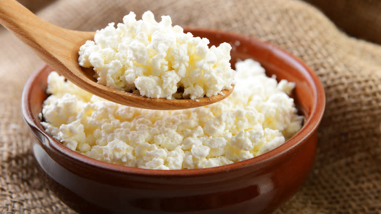 cottage cheese in bowl