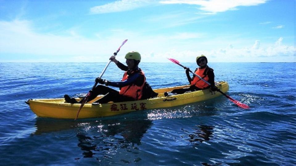 夏日熱搜水上活動-台東美麗灣獨木舟體驗。（圖／Tripbaa趣吧！亞洲自由行專家）