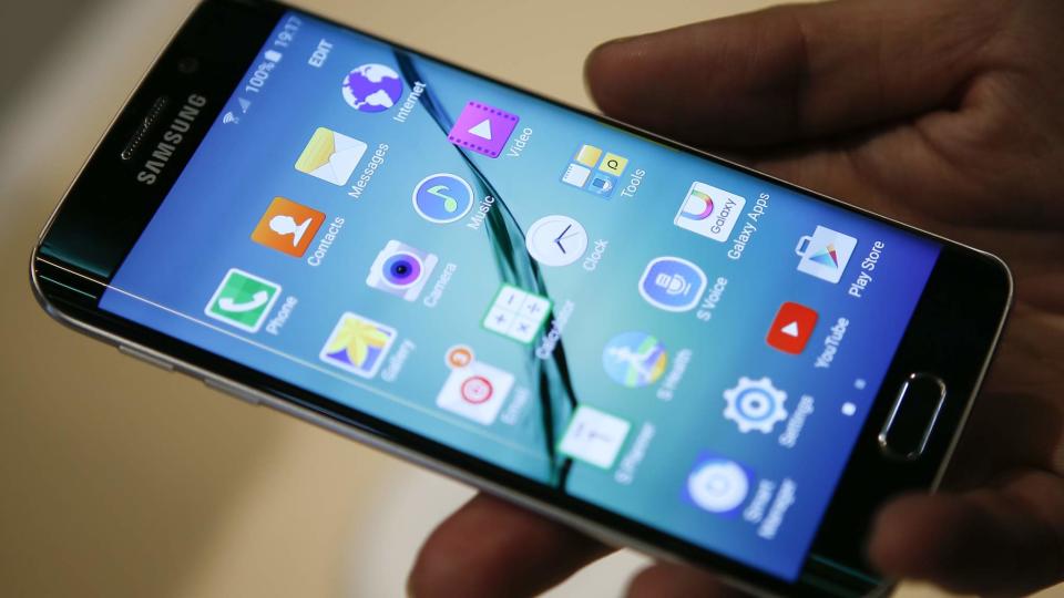 Samsung lifted the lid on its new Galaxy S6 (Sky News)