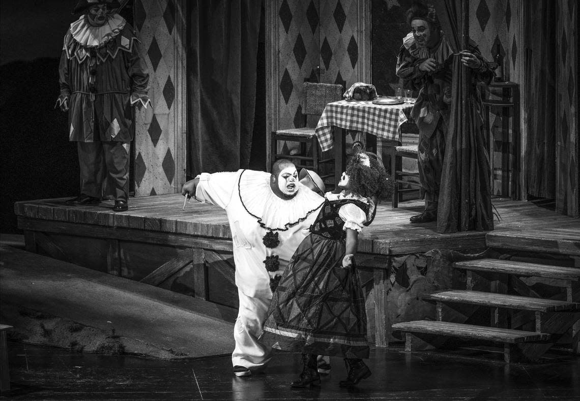 Limmie Pulliam, left, and Kearstin Piper Brown perform the stabbing scene in Florida Grand Opera’s production of ‘I pagliacci’ at the Adrienne Arsht Center in Miami. Carl Juste/cjuste@miamiherald.com