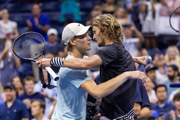 El saludo entre Jannik Sinner y Alex Zverev en la noche del US Open