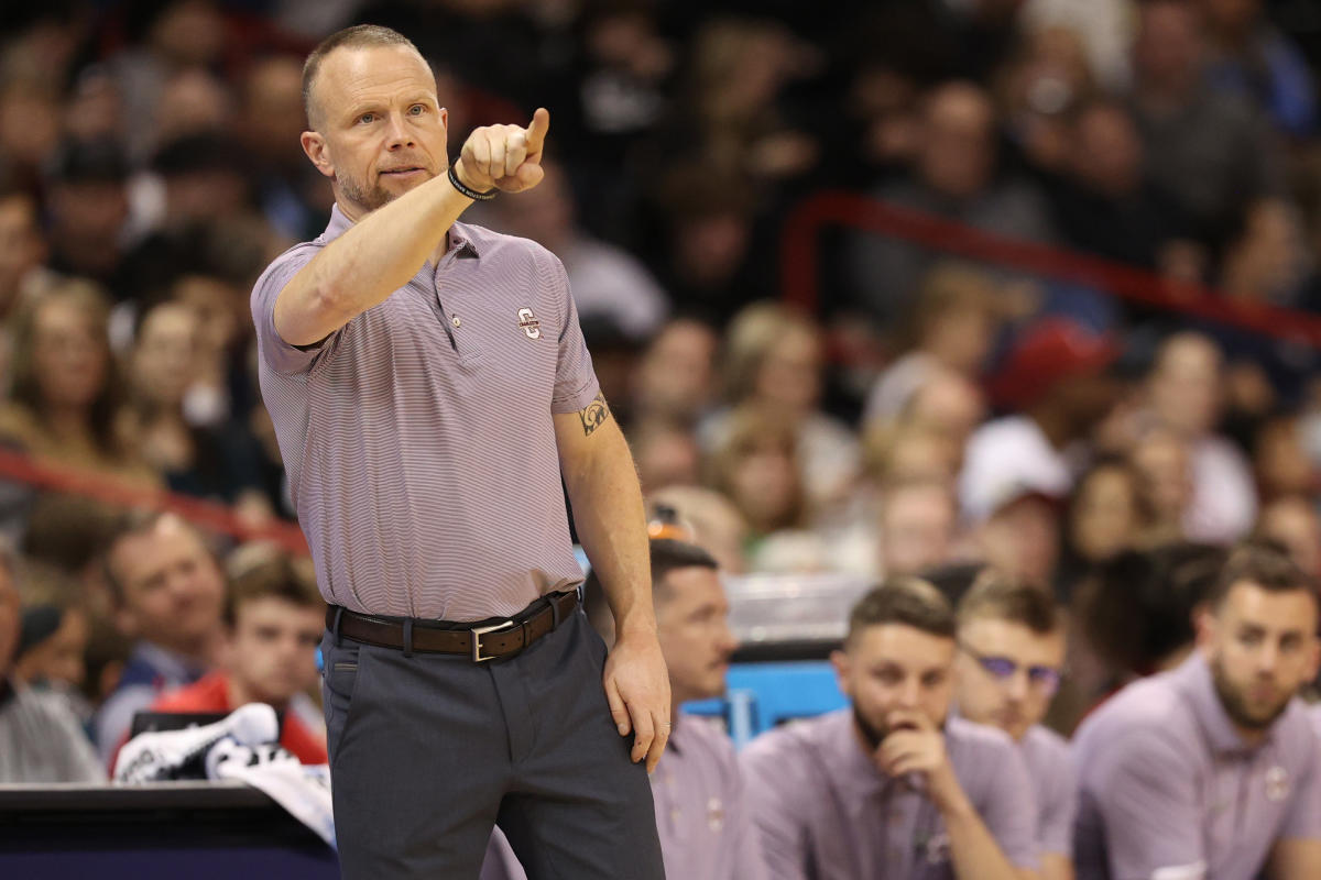 Reports: Louisville set to hire Charleston coach Pat Kelsey